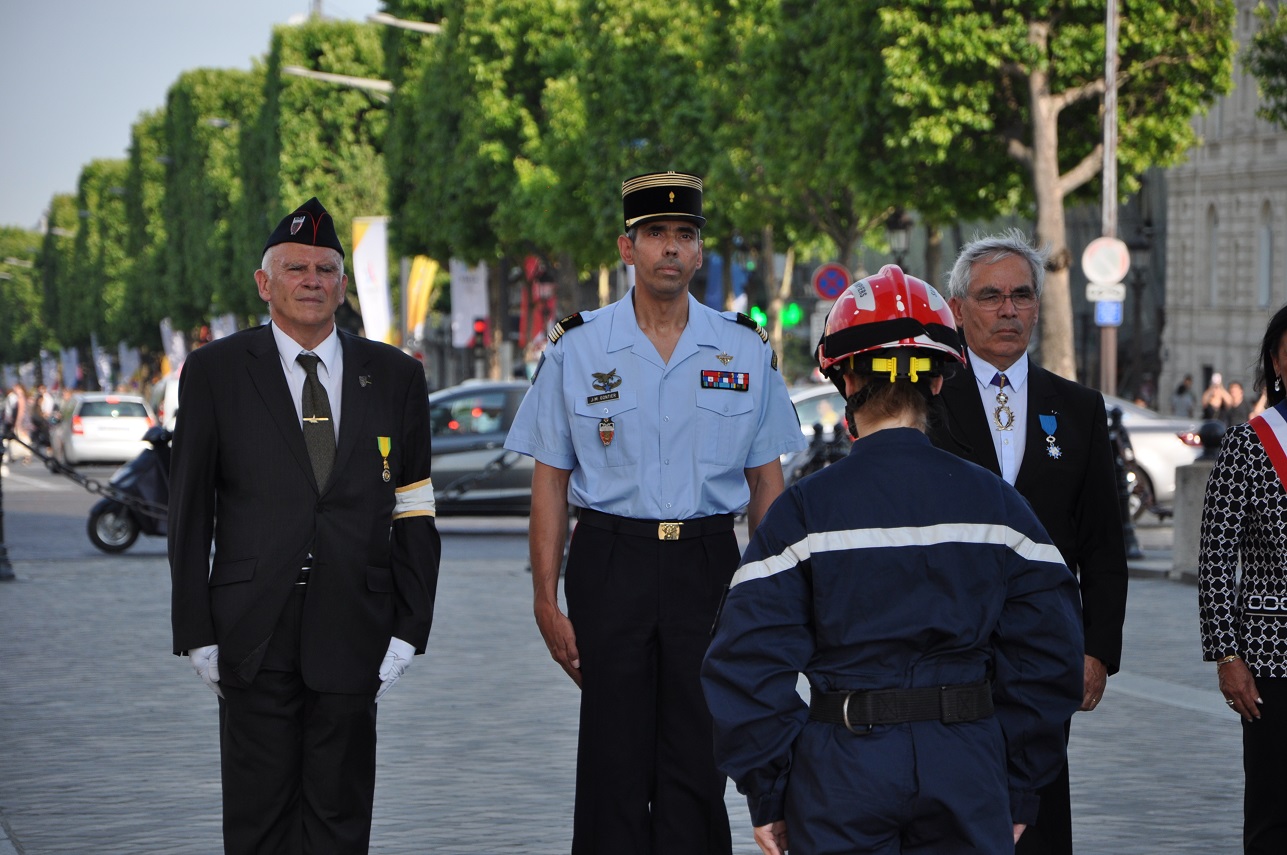 Alain constantin commissaire aa la flamme et le col jean maris gontier
